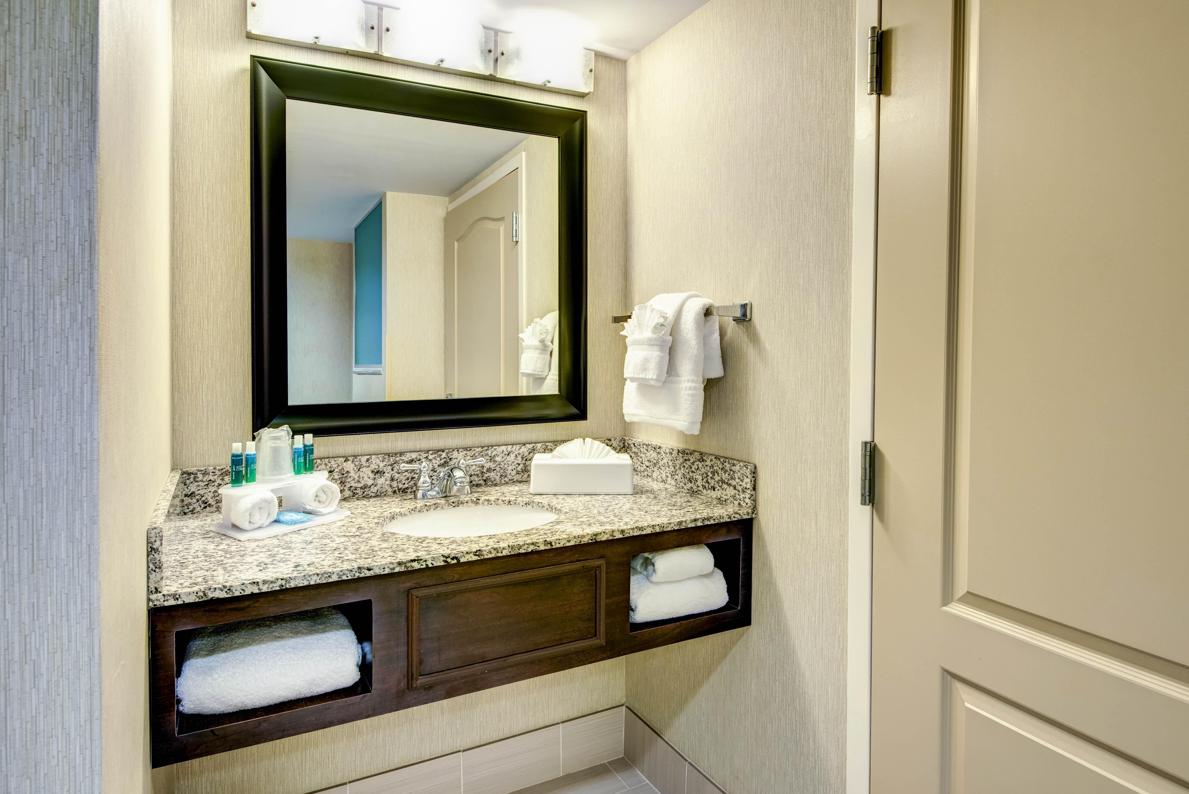 Holiday Inn Express - Neptune By Ihg Exterior foto