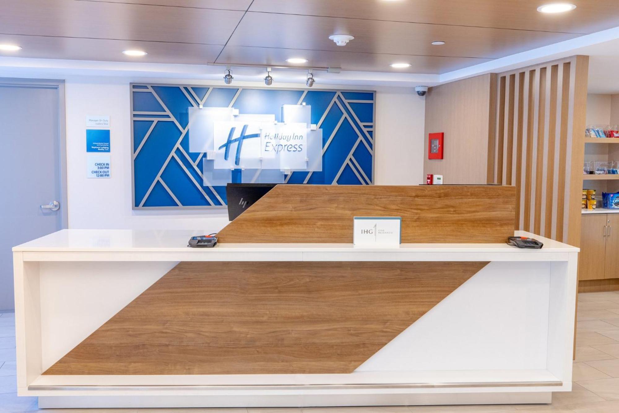Holiday Inn Express - Neptune By Ihg Exterior foto
