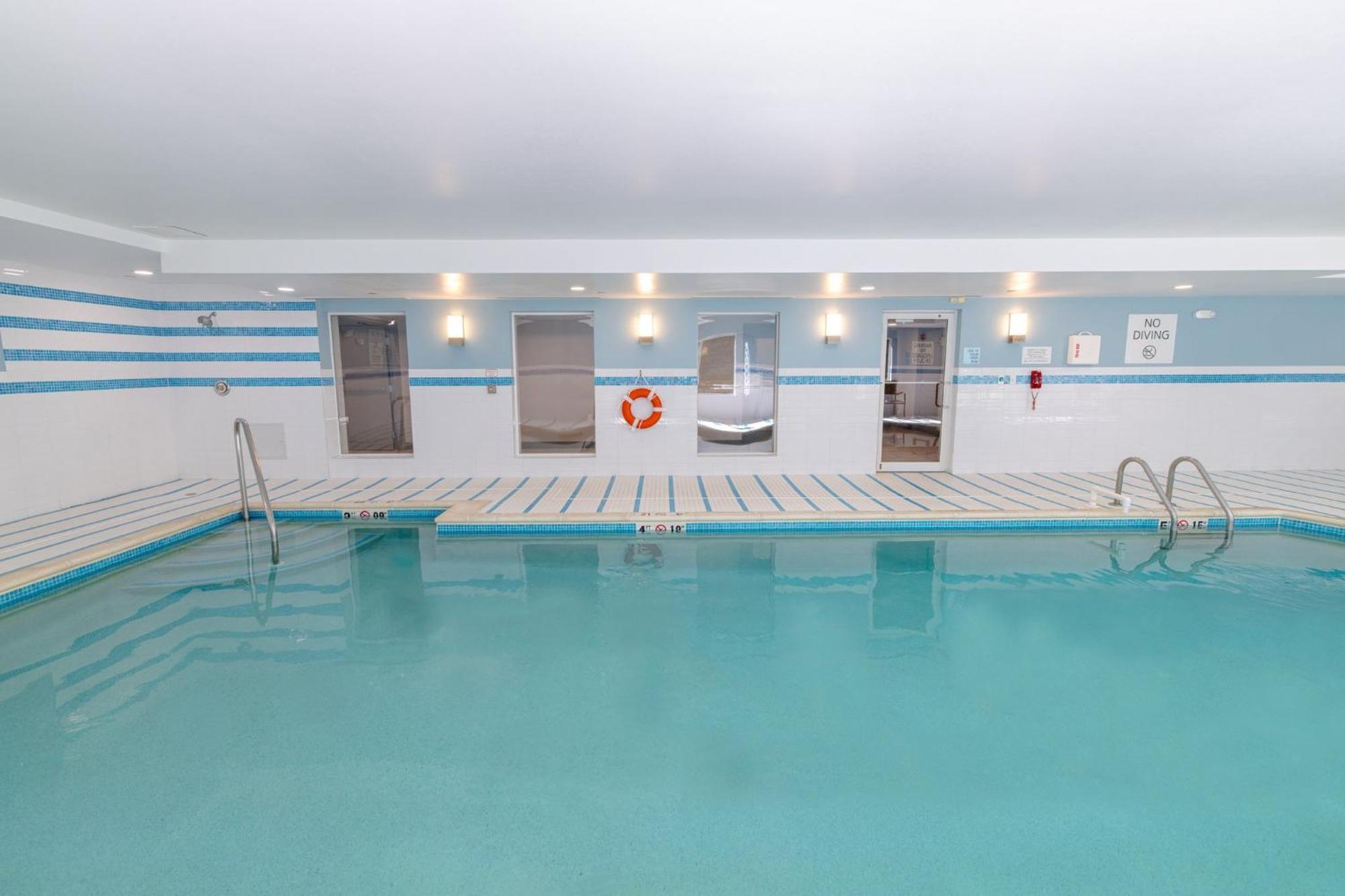 Holiday Inn Express - Neptune By Ihg Exterior foto