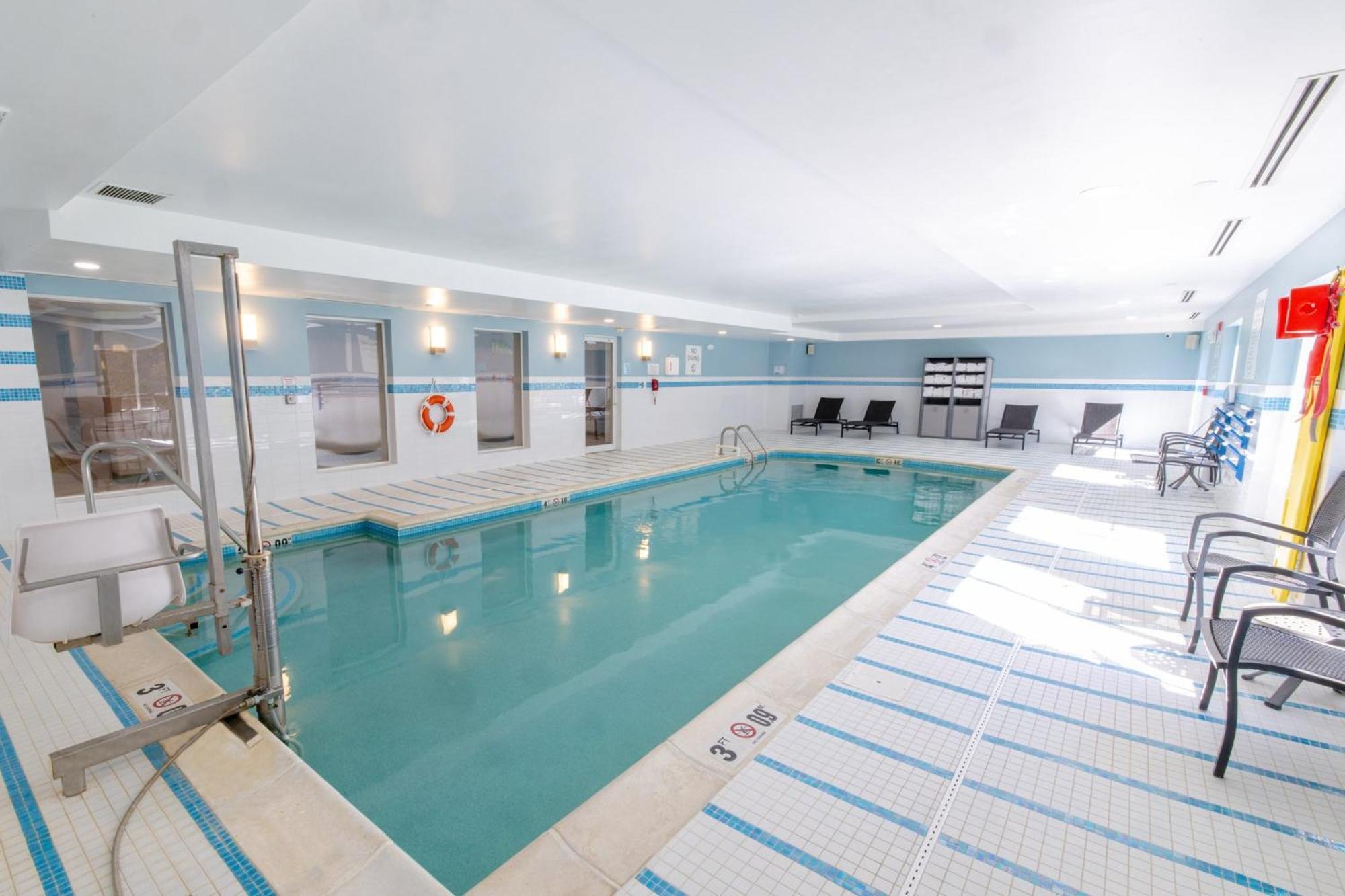 Holiday Inn Express - Neptune By Ihg Exterior foto